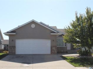 7409 W 52nd St, Sioux Falls, SD 57106