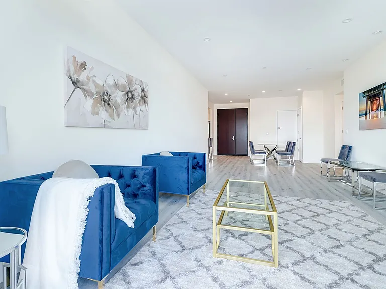 Regency Holt Apartments — Photo 19