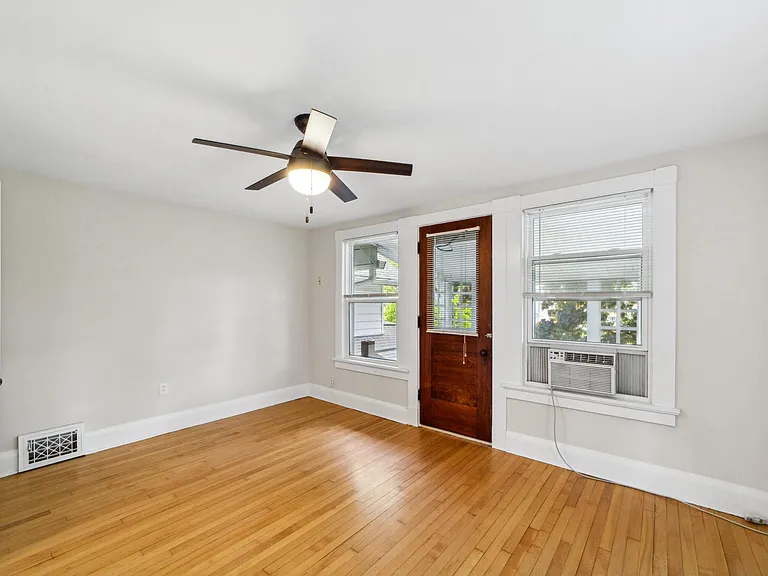 1638 Mars Ave #UP — Photo 11