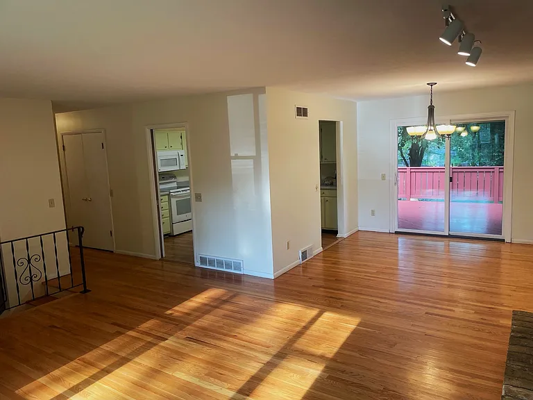 1522 Cameron Dr — Photo 14