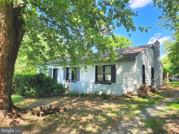 1040 Dicks Hollow Rd, Winchester, VA 22603