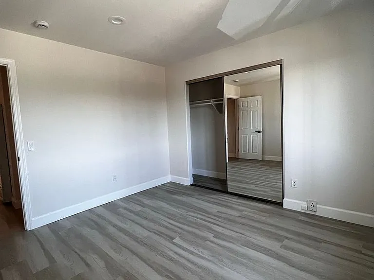 5765 Lauretta St — Photo 24