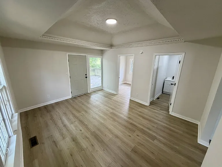 909 N 2nd St — Photo 15