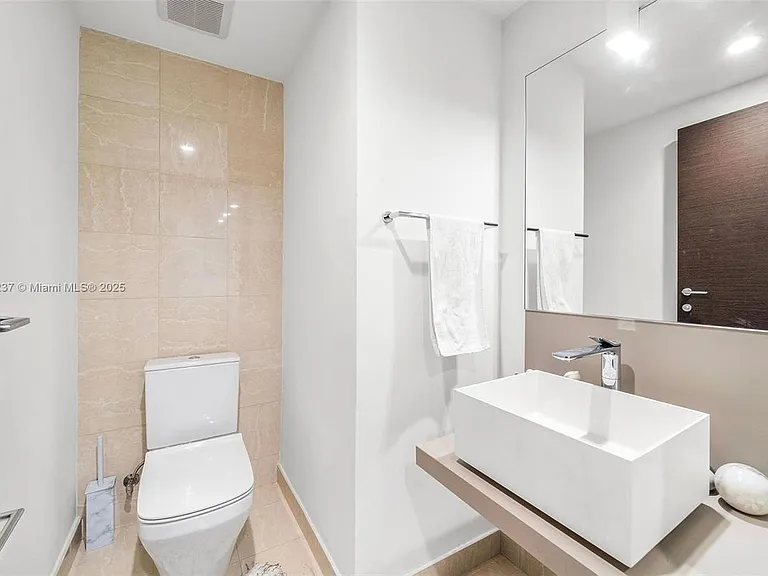1000 Brickell Ave #F2111 — Photo 5