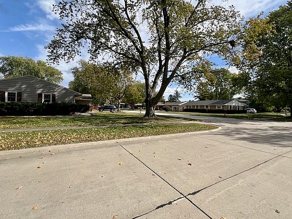 3rd image of 1905 Robert Dr