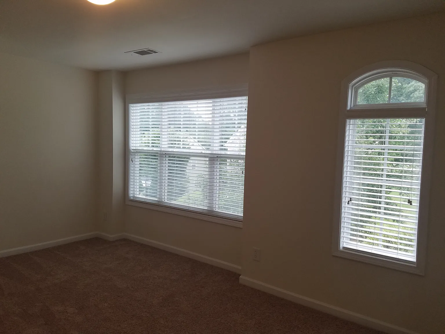 4 bed, 2.5 bath, 2493 sqft, $2,500 — Photo 4