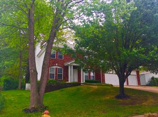 33 Oak Hill Dr, Ballwin, MO 63021