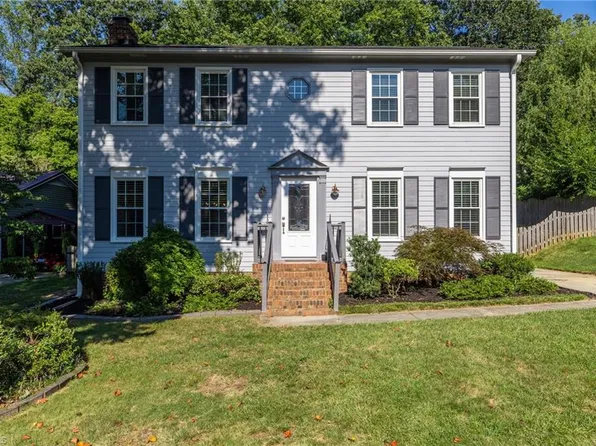 8 Sagebrush Ct, Greensboro, NC 27409