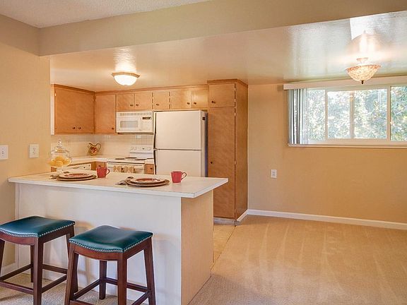 5th image of 14225 Lora Dr APT 11