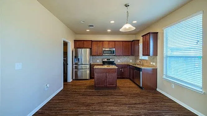 402 Zenith Rd — Photo 42