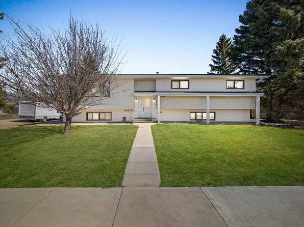 1206 S 1st Ave, Wainwright, AB T9W 1G9