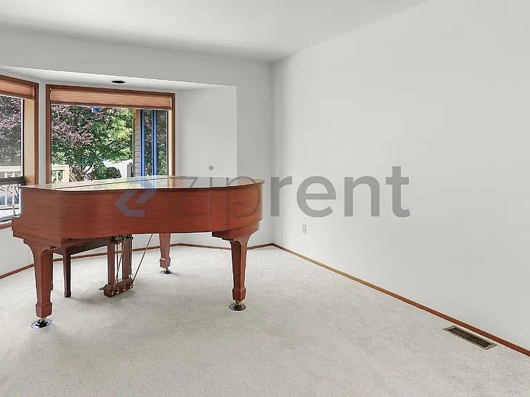 10655 Woodinville Redmond Rd NE — Photo 3