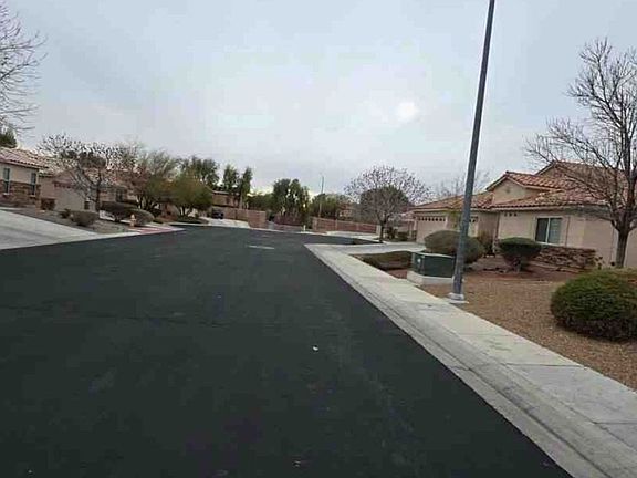 Exterior Neighborhood (street photo)