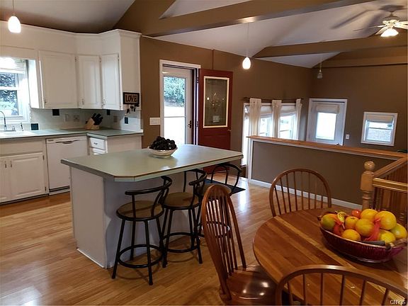 3rd image of 3752 Fairview Dr