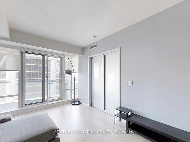 1 Bloor St E #5808 — Photo 7