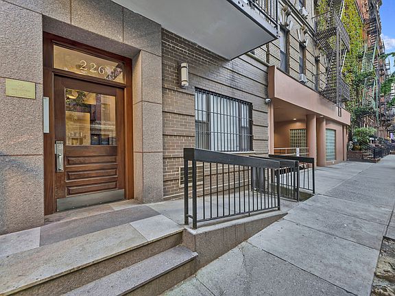 3rd image of 226 E 25th St APT 4a