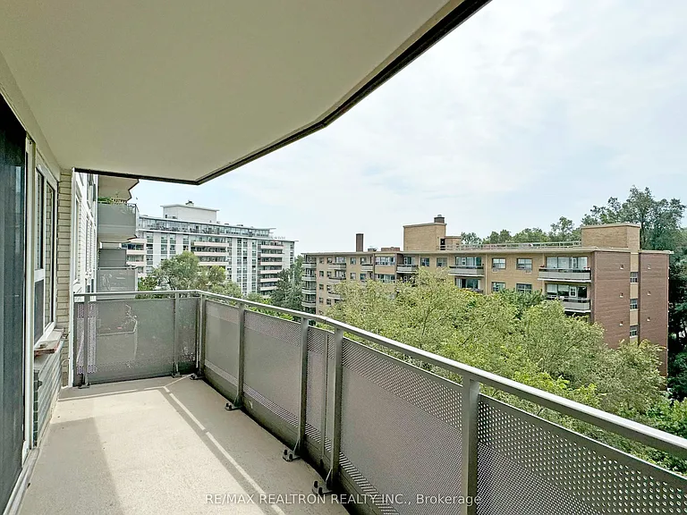 10 Shallmar Blvd #607 — Photo 16