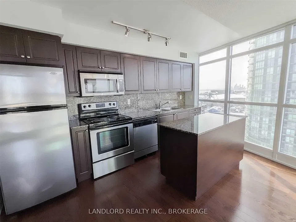 215 Fort York Blvd #1910