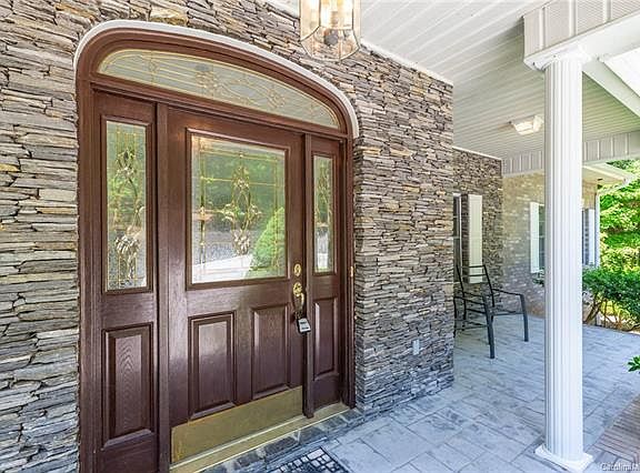 2nd image of 5028 Winfield Ln