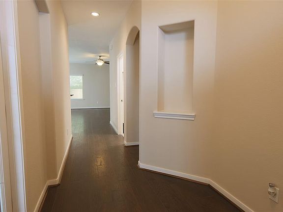 4th image of 479 Oak Chase Dr