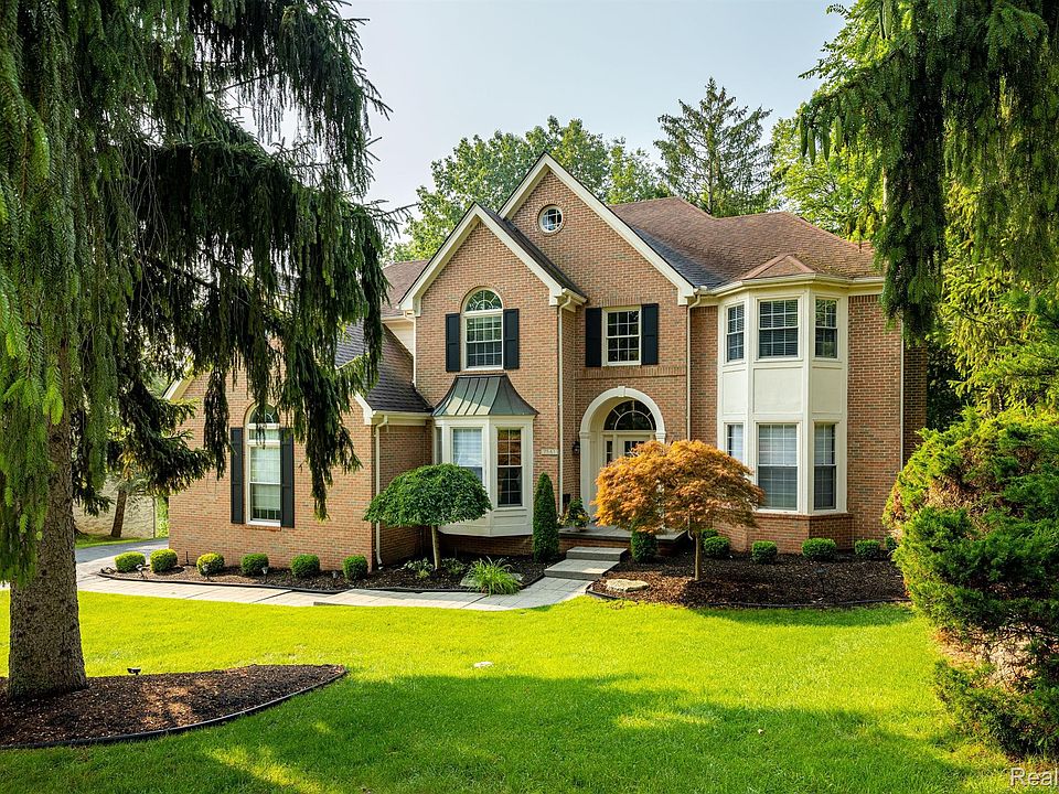 1st image of 7561 Knoll Crest Dr