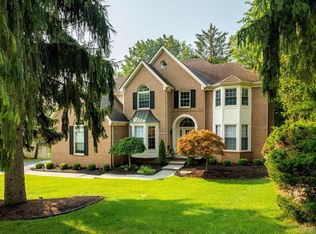 7561 Knoll Crest Dr, West Bloomfield, MI 48322