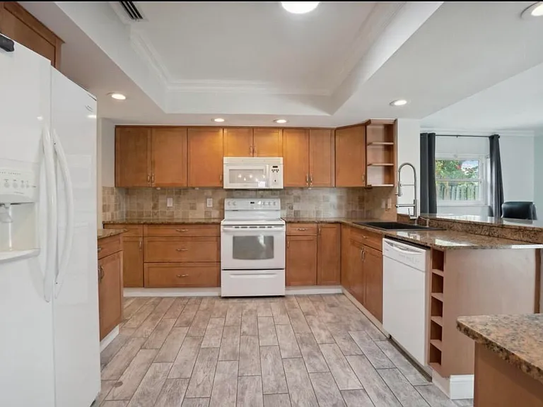 603 SE 7th Ave — Photo 9