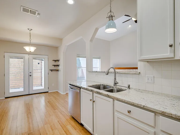 5709 Pecanwood Ln — Photo 7
