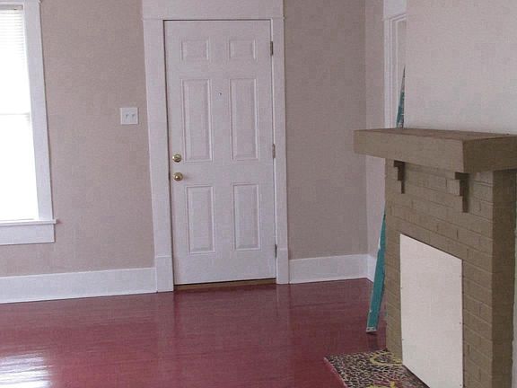 Living room..painted hardwood floors..new blinds and new pai