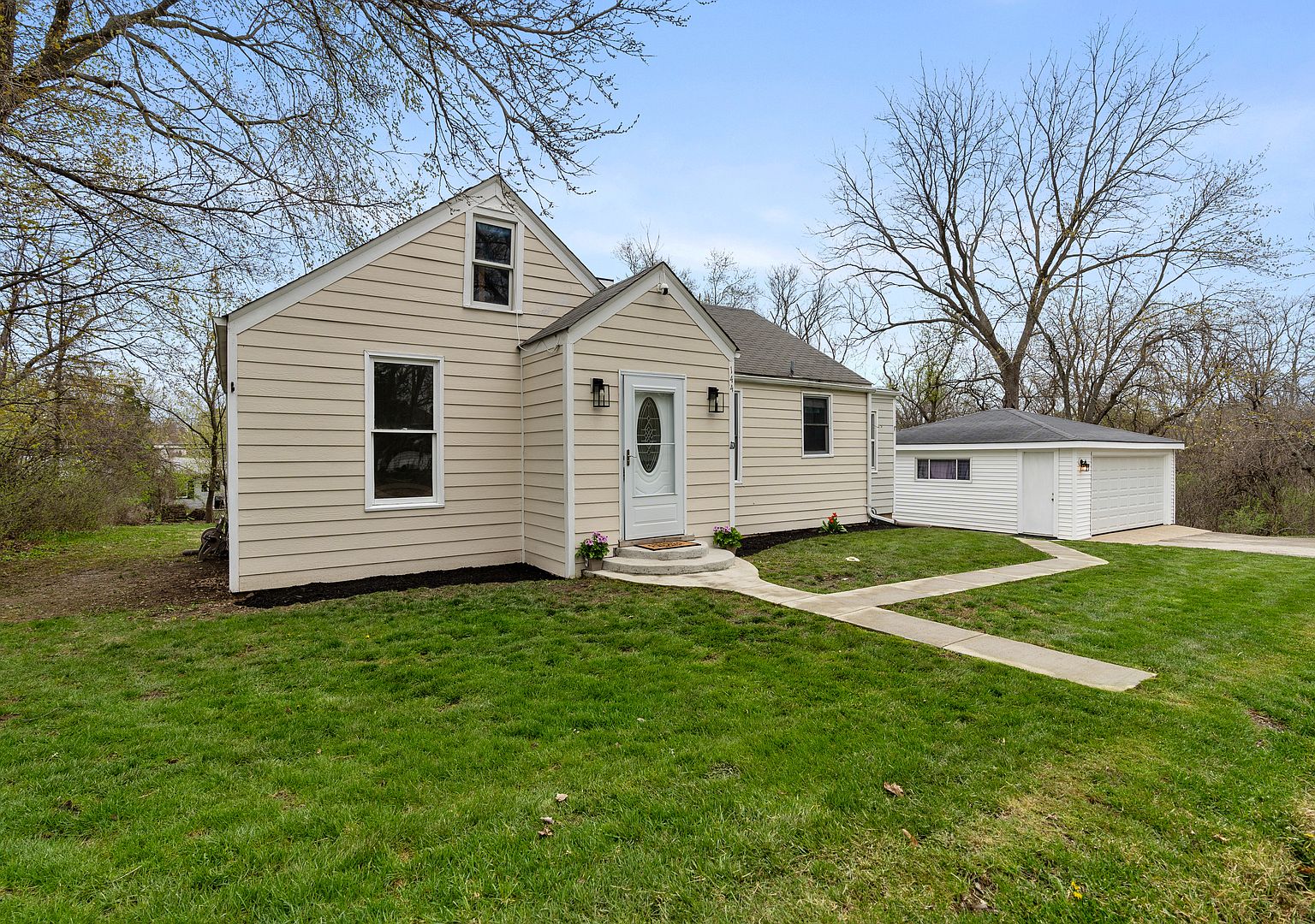 144 E Lake Park Ave, Round Lake Beach, IL 60073 Zillow