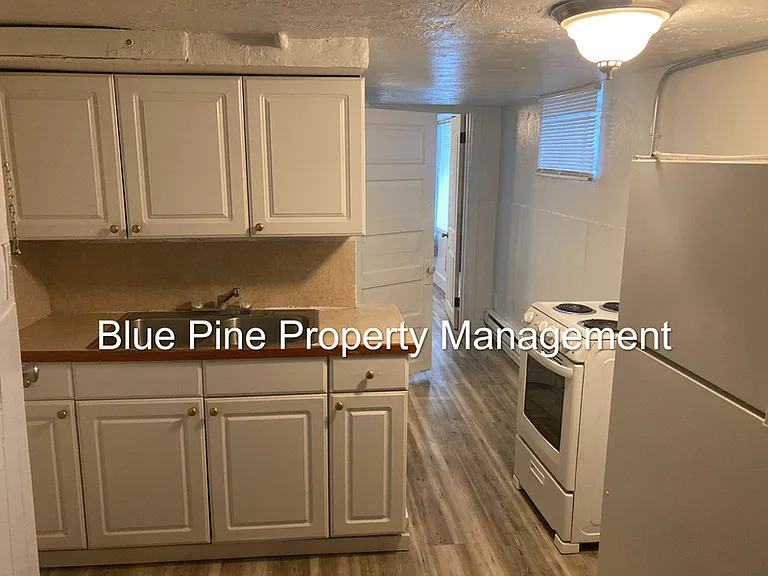 560 Oneida Ave #1 — Photo 3