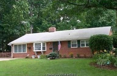 All brick Rambler on level lot!