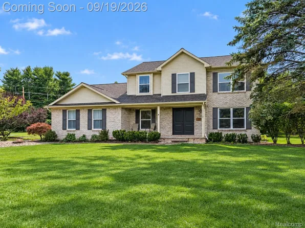 13608 Windmoor Dr, South Lyon, MI 48178