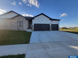 7910 Ponce Dr, Lincoln, NE 68516