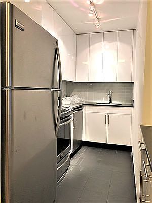 1st image of 305 E 47th St #4D