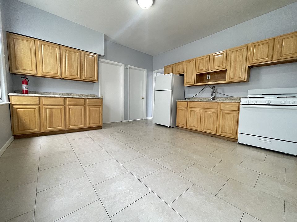 1st image of 41 W 54th St #29E