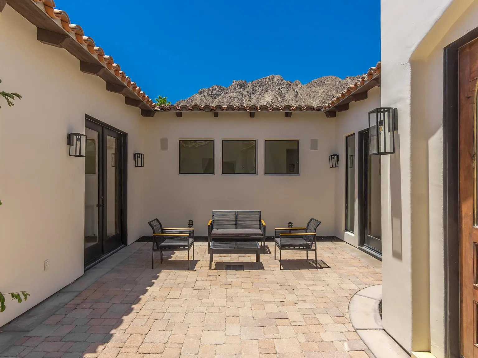 4 bed, 4100 sqft, $5,000 — Photo 4
