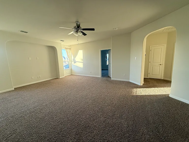 565 Lindisfarne Ln — Photo 16