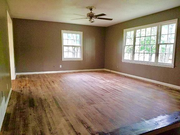 2nd image of 3401 N Chippewa Dr