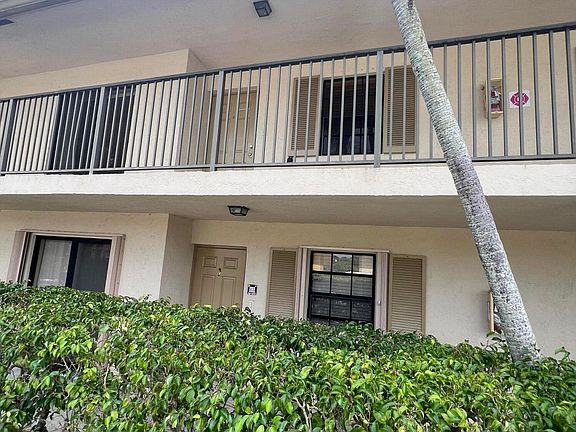 2nd image of 960 NW 45th St #B6