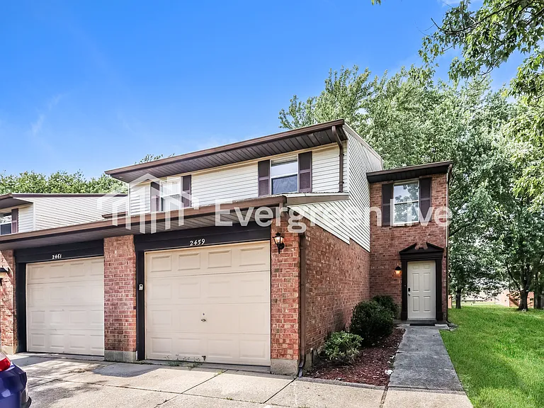 2459 Cross Village Dr — Photo 2