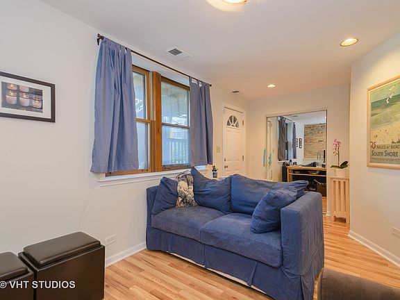 4th image of 2434 N Southport Ave APT 1R