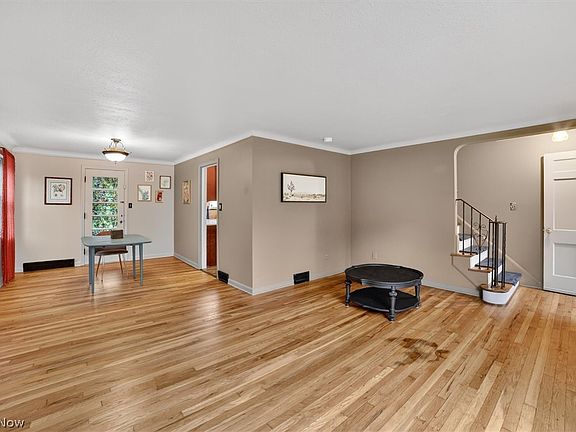 4th image of 1139 Castleton Rd