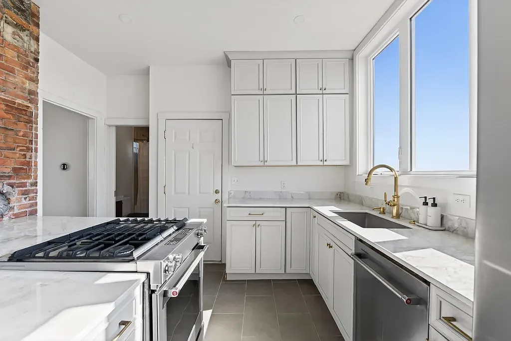 3 bed, 1426 sqft, $6,000 — Photo 3