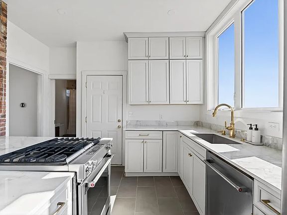 3rd image of 62 Saint Lawrence St APT 2