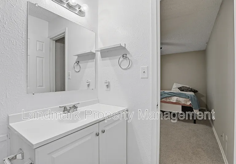 6811 Trail Lake Dr — Photo 23