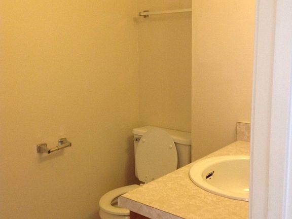 4th image of 541 Hietts Ln