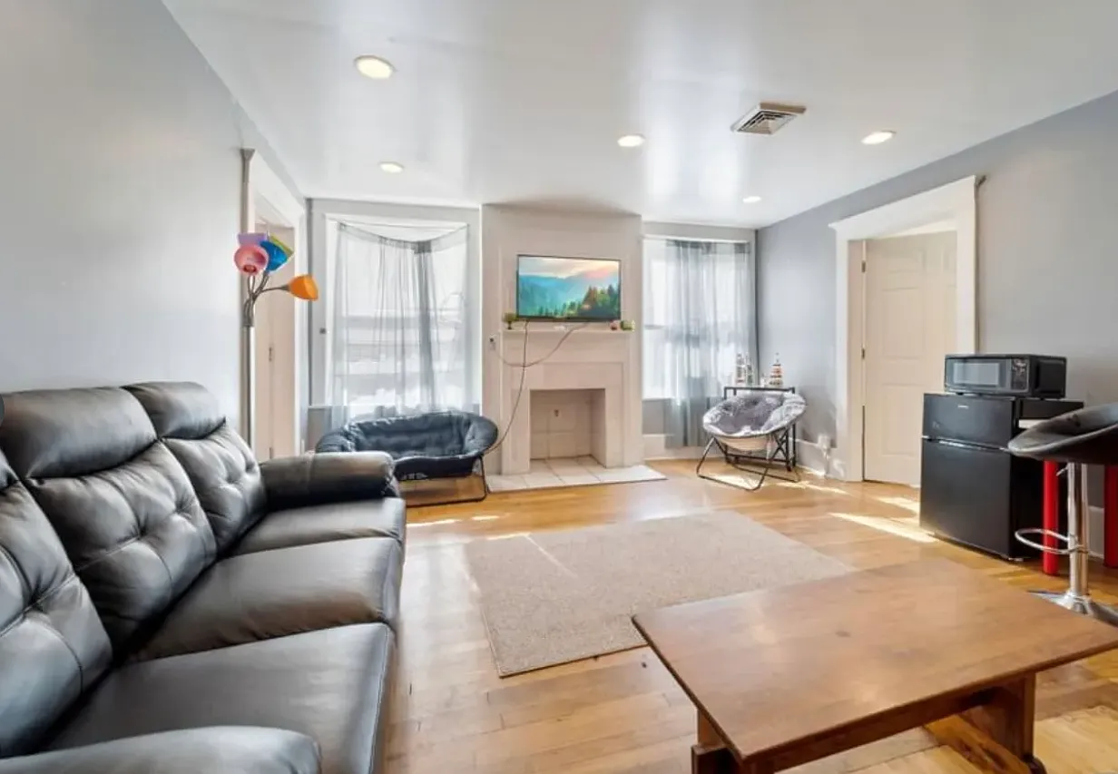 5 bed, 1500 sqft, $2,000 — Photo 3