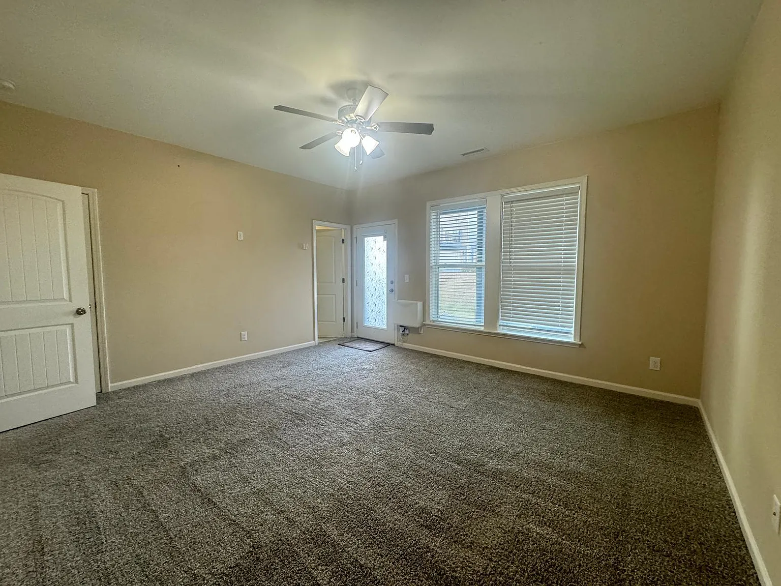 4 bed, 2122 sqft, $2,295 — Photo 3