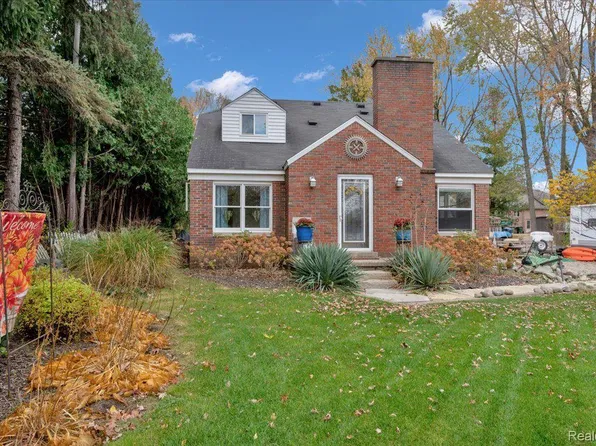 49409 Schoenherr Rd, Shelby Township, MI 48315